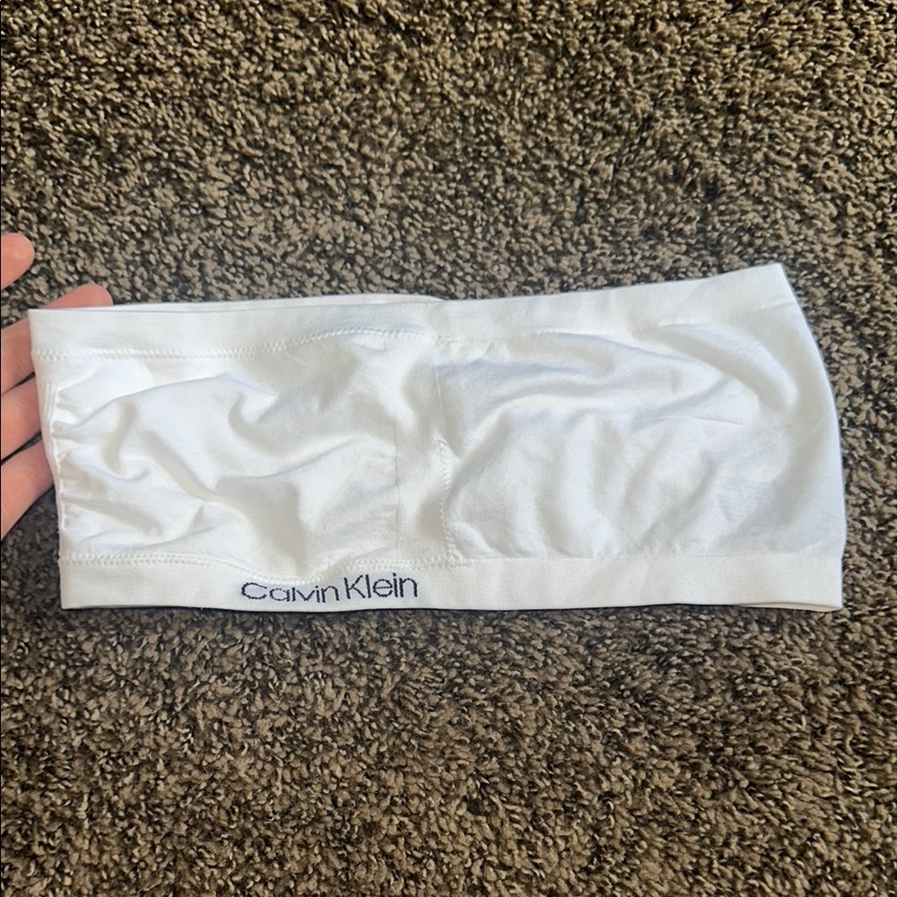•Calvin Klein White Strapless bra